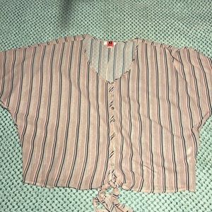 Woman’s cropped Blouse